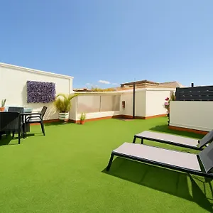 Sun-kissed Getaway Apartment